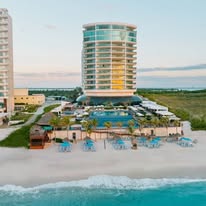 Alberca junto al mar